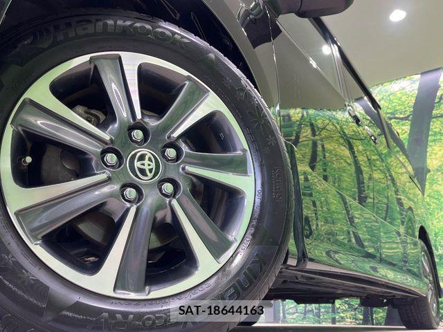 Toyota VOXY 2019-11 8458737-13