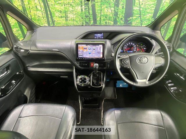 Toyota VOXY 2019-11 8458737-1