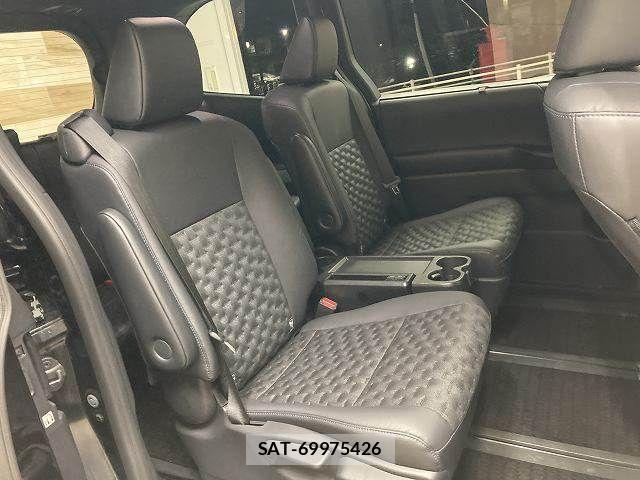 Toyota VOXY 2023-03 8486250-10
