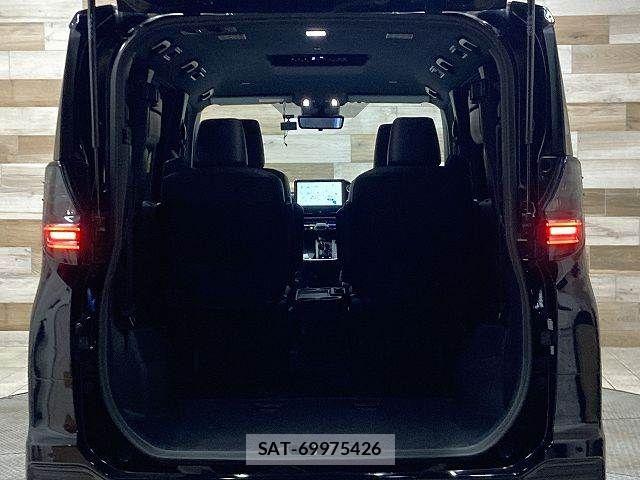 Toyota VOXY 2023-03 8486250-12