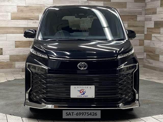 Toyota VOXY 2023-03 8486250-14