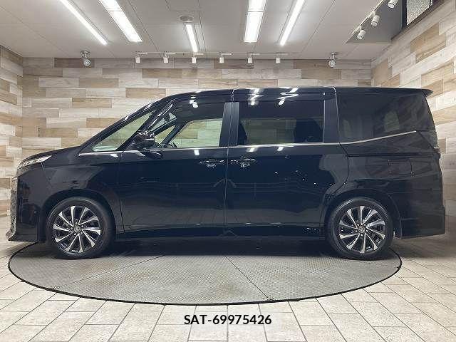 Toyota VOXY 2023-03 8486250-16