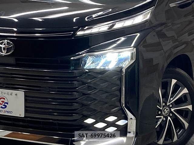 Toyota VOXY 2023-03 8486250-19