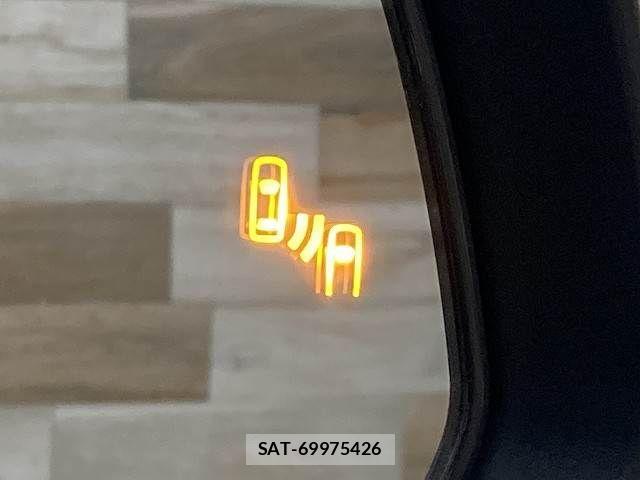 Toyota VOXY 2023-03 8486250-6