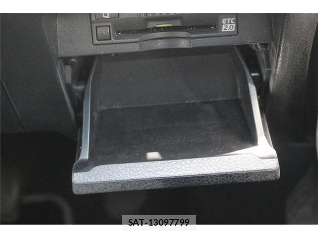 Toyota VOXY 2021-06 8486252-13