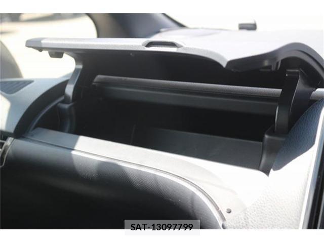 Toyota VOXY 2021-06 8486252-17