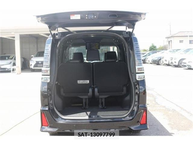 Toyota VOXY 2021-06 8486252-26