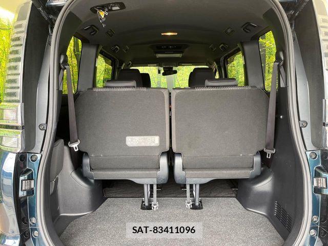 Toyota VOXY 2017-08 8486255-10