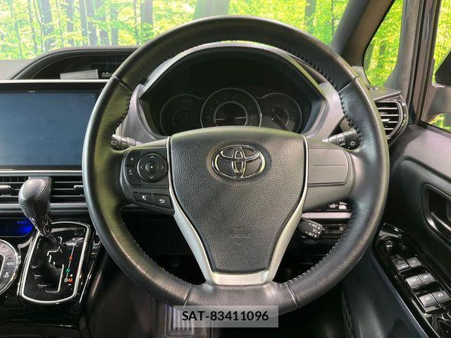 Toyota VOXY 2017-08 8486255-11