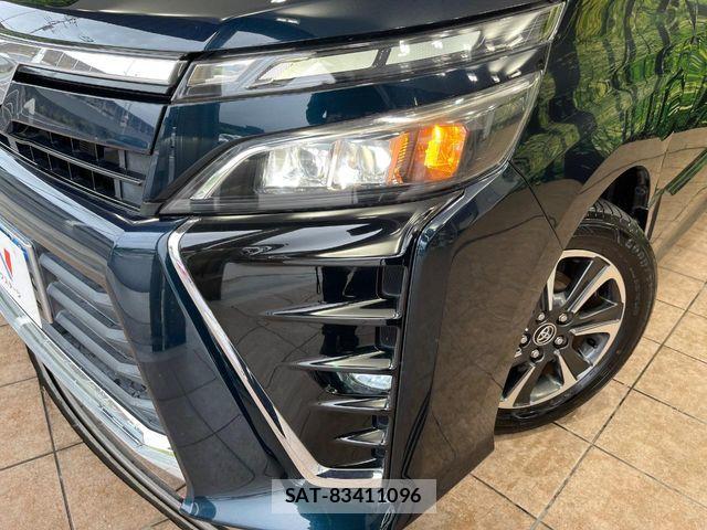 Toyota VOXY 2017-08 8486255-12
