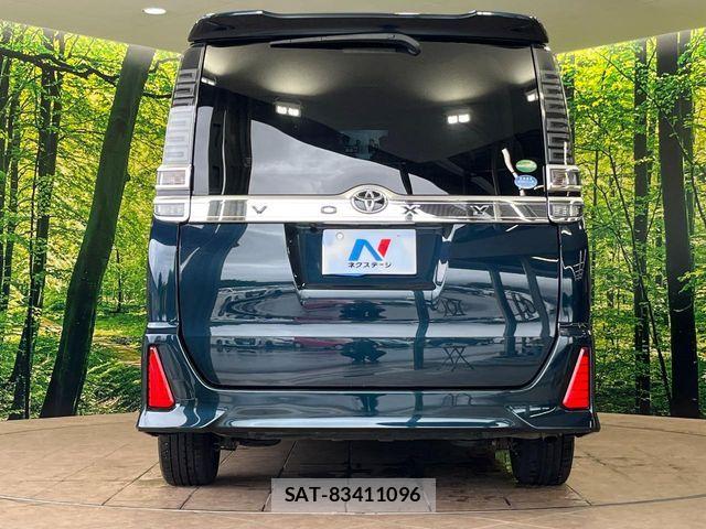 Toyota VOXY 2017-08 8486255-15