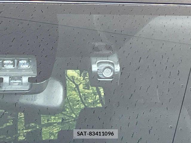 Toyota VOXY 2017-08 8486255-6