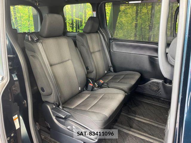 Toyota VOXY 2017-08 8486255-8