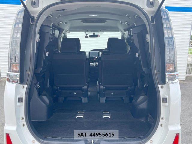 Toyota VOXY 2014-07 8486253-11