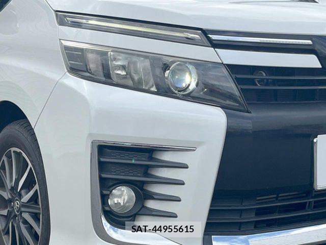 Toyota VOXY 2014-07 8486253-13