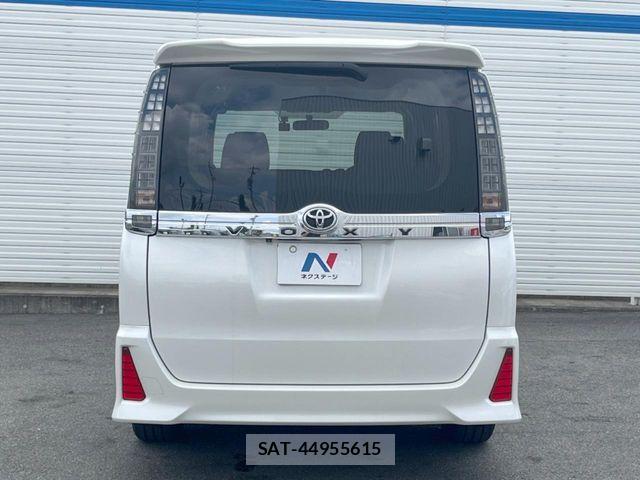 Toyota VOXY 2014-07 8486253-16