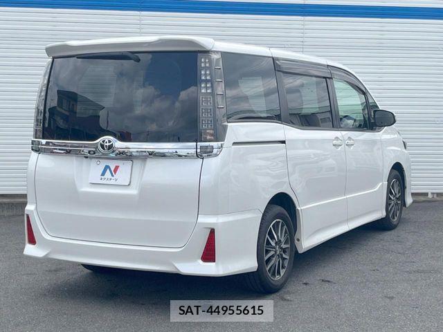 Toyota VOXY 2014-07 8486253-18