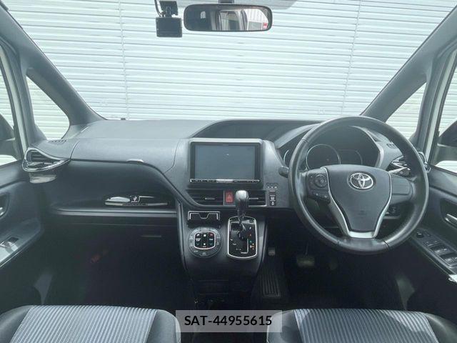 Toyota VOXY 2014-07 8486253-1