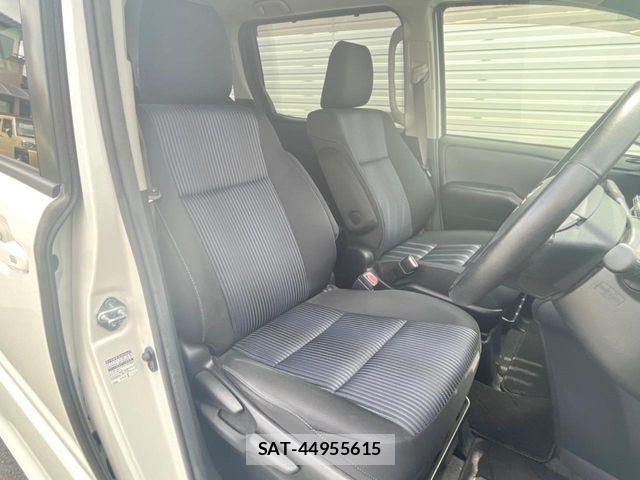 Toyota VOXY 2014-07 8486253-7