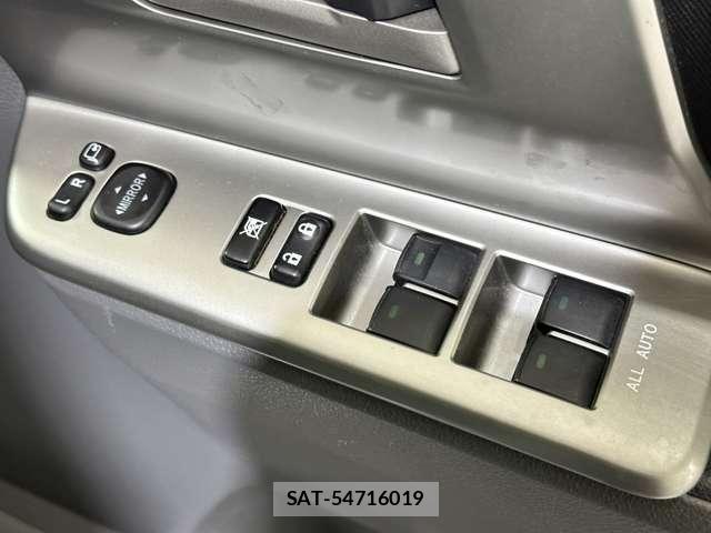 Toyota VOXY 2007-08 8486259-12