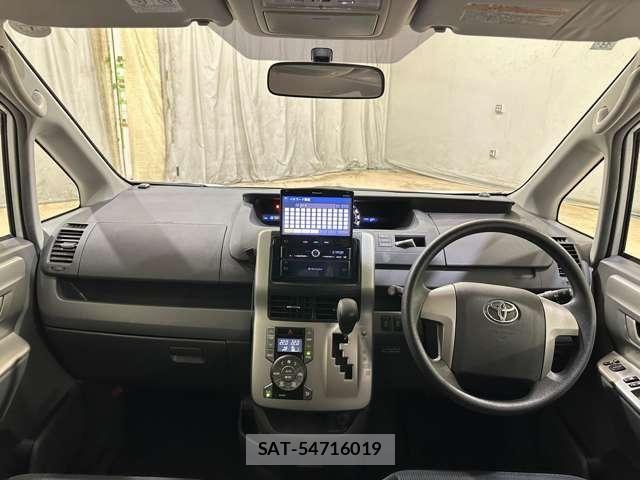 Toyota VOXY 2007-08 8486259-13