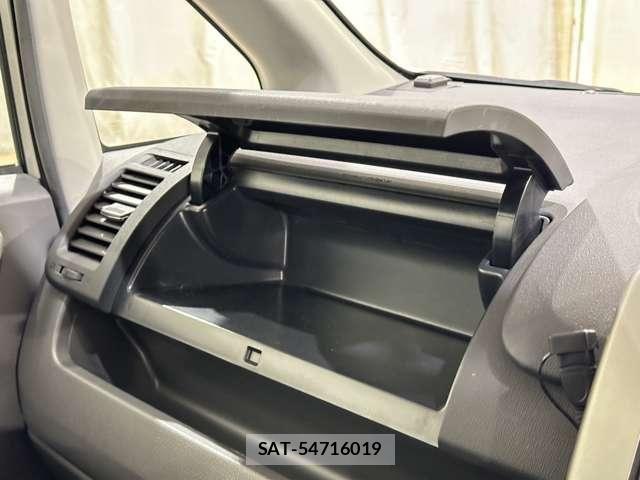 Toyota VOXY 2007-08 8486259-16