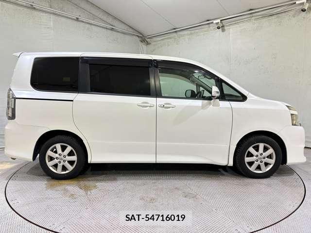 Toyota VOXY 2007-08 8486259-3