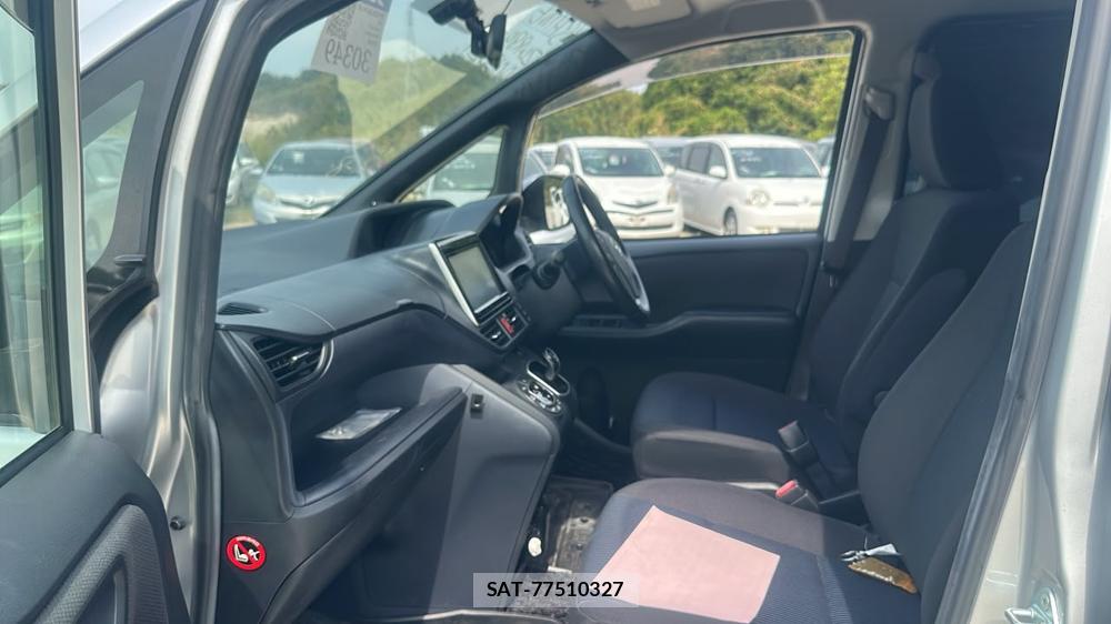 Toyota VOXY 2014-04 8451393-10