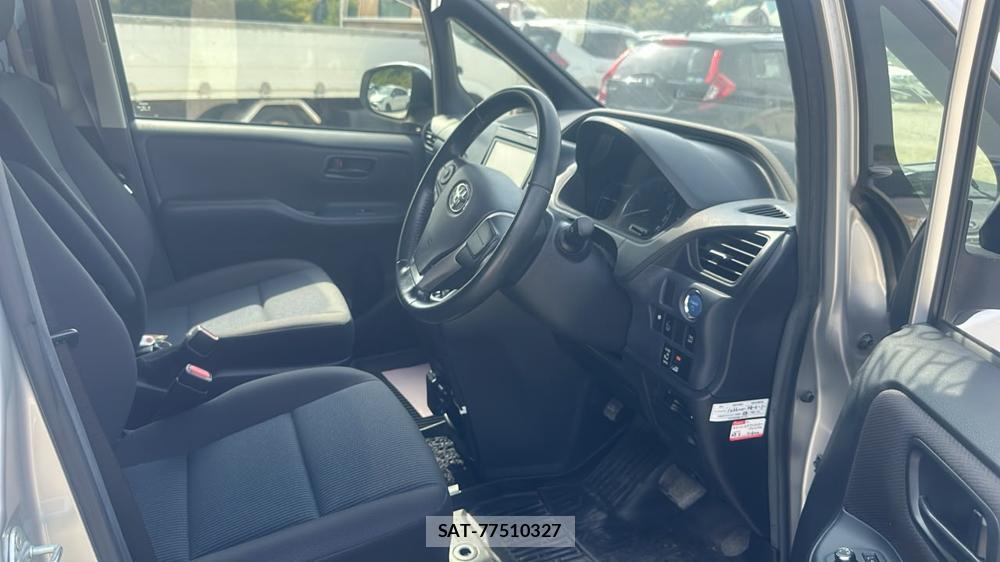 Toyota VOXY 2014-04 8451393-11