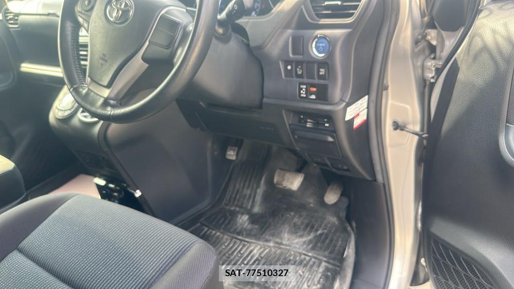 Toyota VOXY 2014-04 8451393-16
