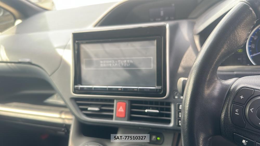 Toyota VOXY 2014-04 8451393-18