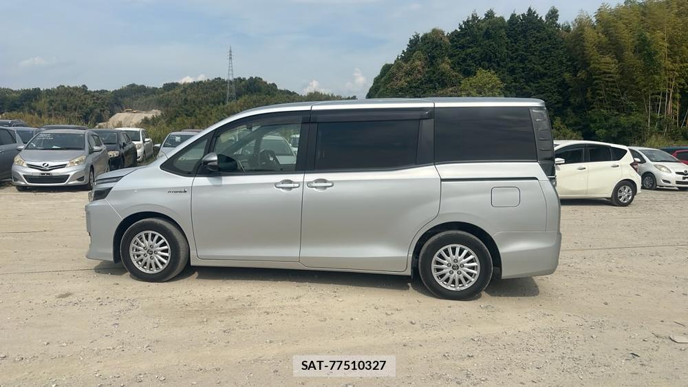 Toyota VOXY 2014-04 8451393-1