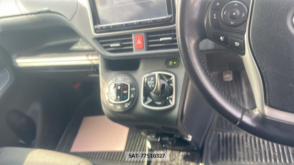 Toyota VOXY 2014-04 8451393-19