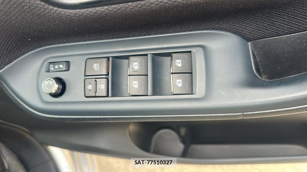 Toyota VOXY 2014-04 8451393-21
