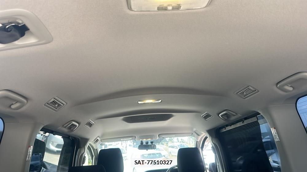 Toyota VOXY 2014-04 8451393-23