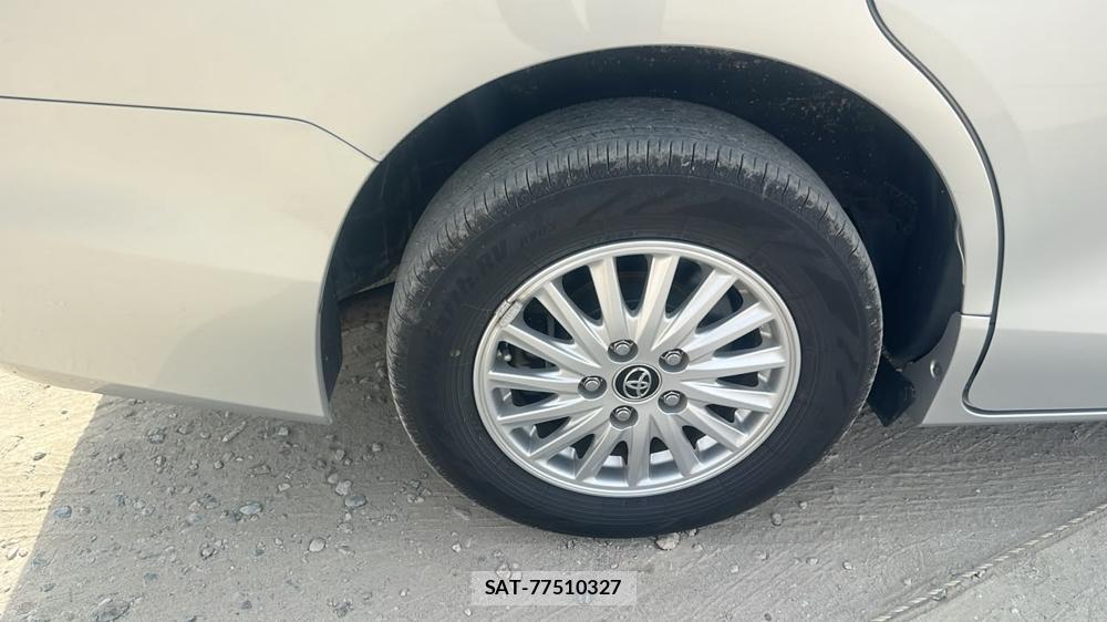 Toyota VOXY 2014-04 8451393-26