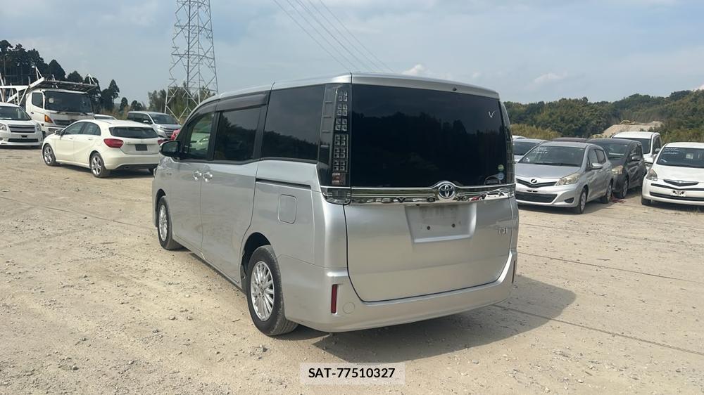Toyota VOXY 2014-04 8451393-2