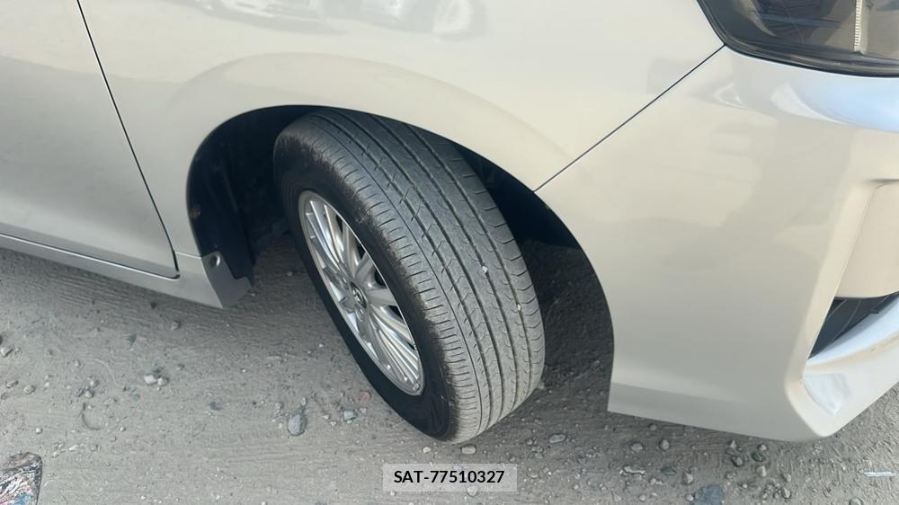 Toyota VOXY 2014-04 8451393-30