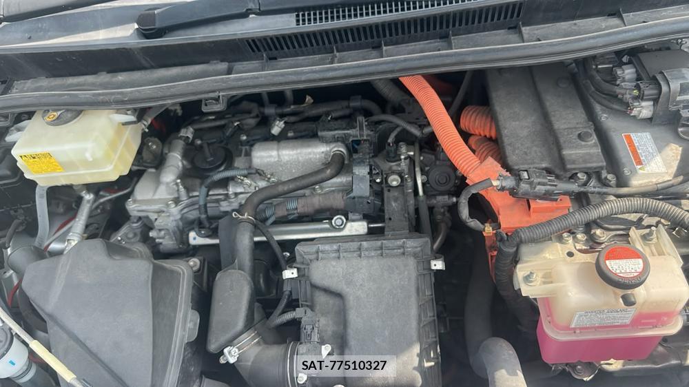 Toyota VOXY 2014-04 8451393-37