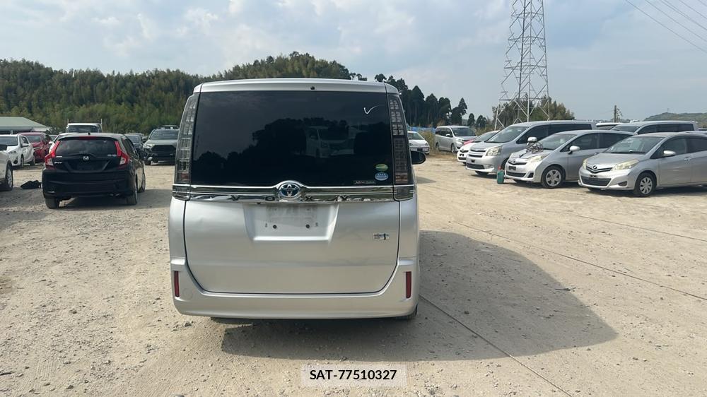 Toyota VOXY 2014-04 8451393-3