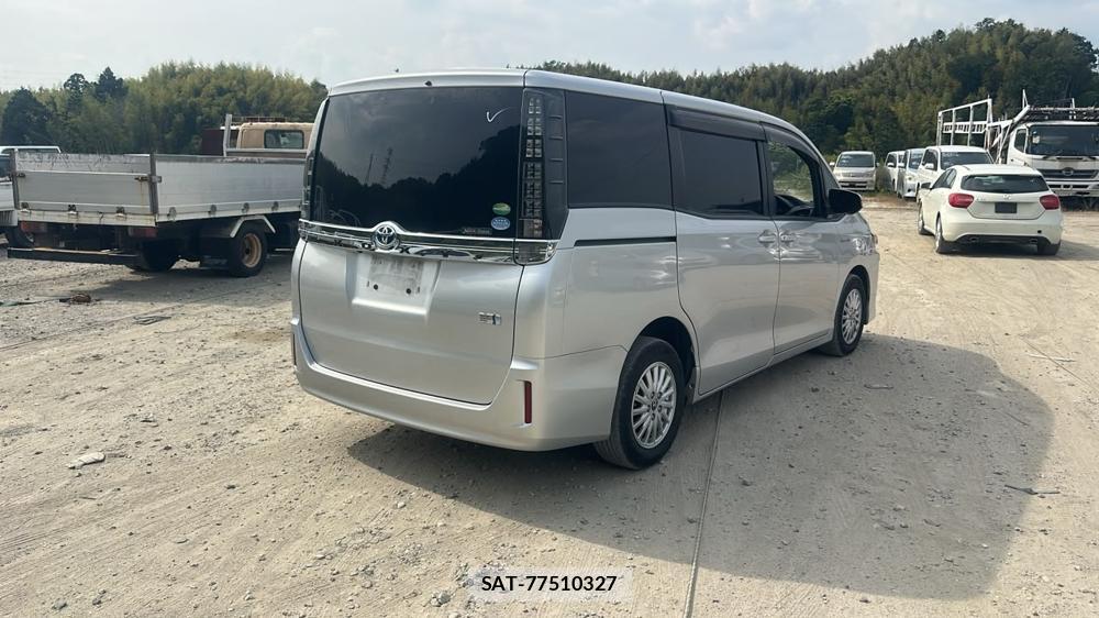 Toyota VOXY 2014-04 8451393-4