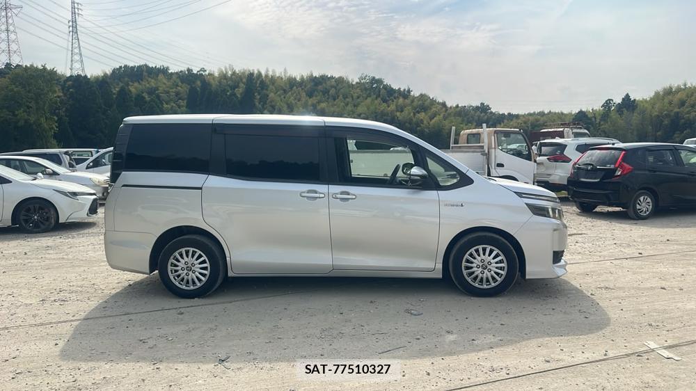 Toyota VOXY 2014-04 8451393-5