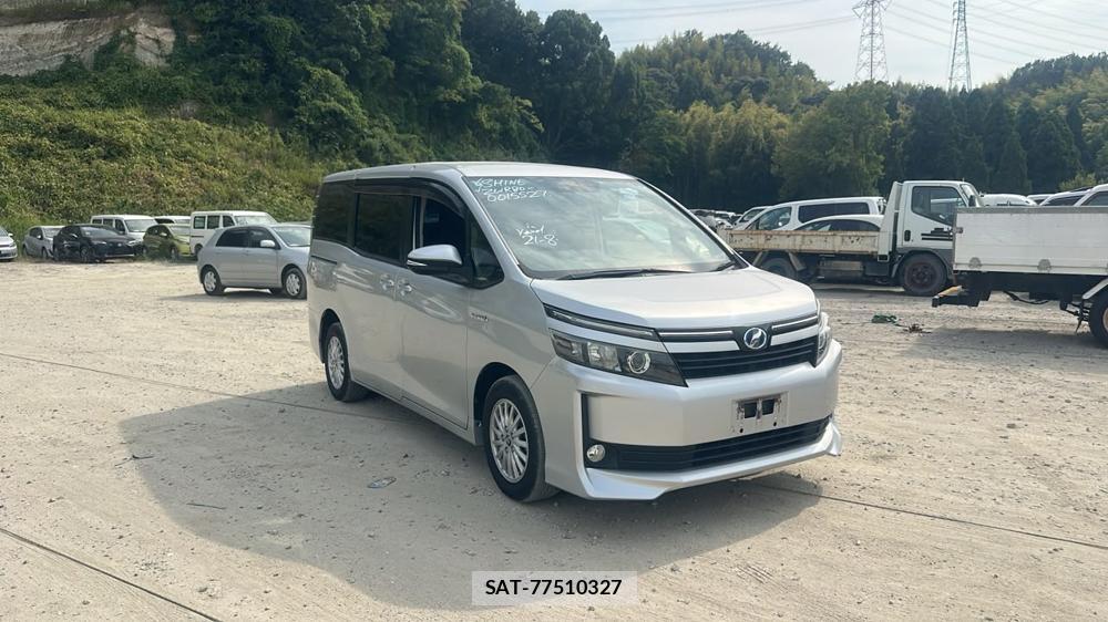 Toyota VOXY 2014-04 8451393-6