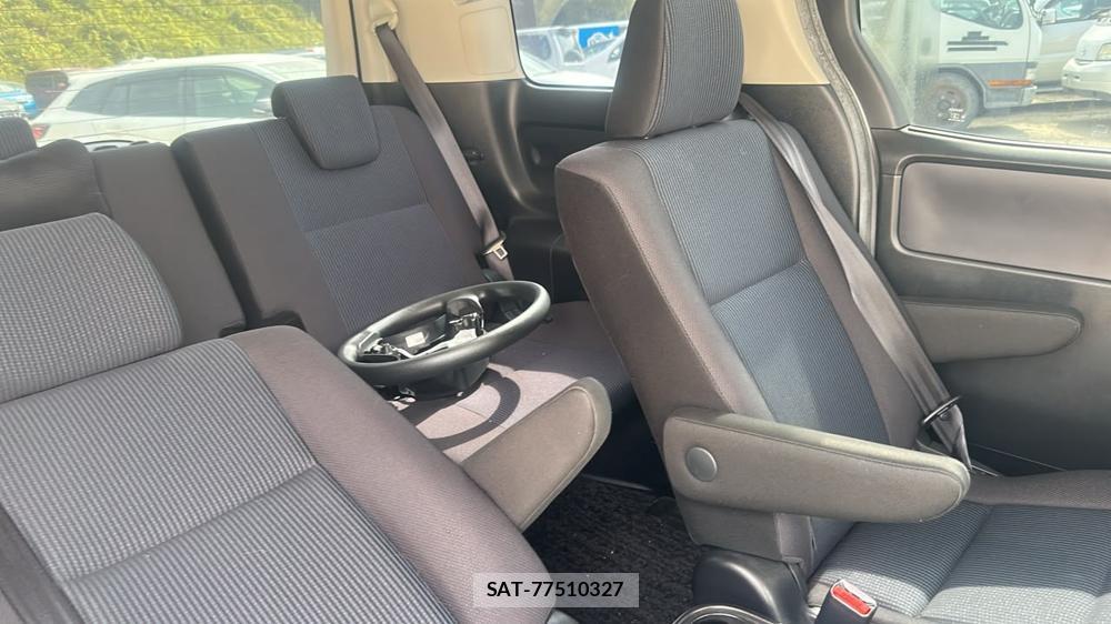 Toyota VOXY 2014-04 8451393-8