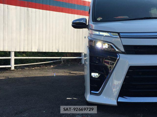Toyota VOXY 2021-12 8528127-17