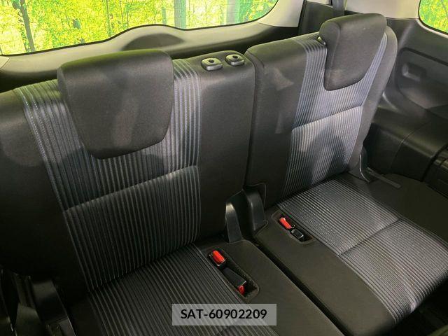 Toyota VOXY 2017-06 8528125-9