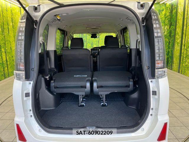 Toyota VOXY 2017-06 8528125-10