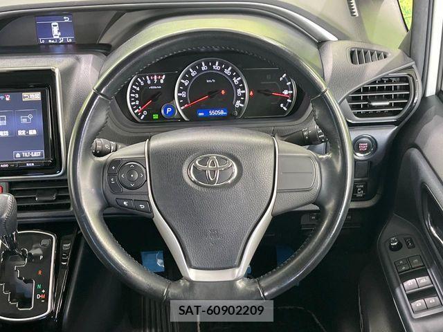 Toyota VOXY 2017-06 8528125-11