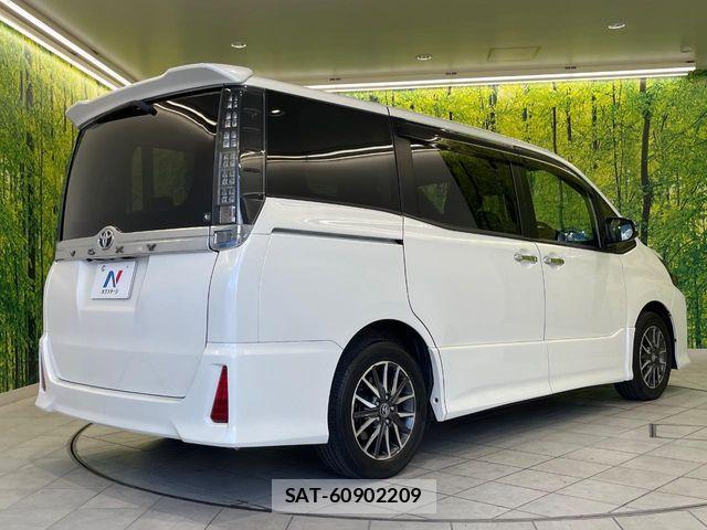 Toyota VOXY 2017-06 8528125-17