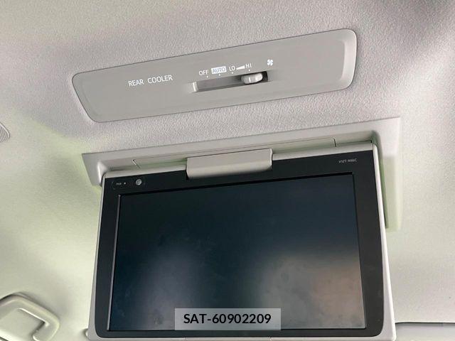 Toyota VOXY 2017-06 8528125-3